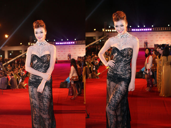 Người mẫu Hồng Quế mặc váy trong suốt tới dự LHP Hà Nội quốc tế khiến BTC lẫn dư luận hết sức bức xúc. Người mẫu Hồng Quế mặc váy trong suốt tới dự LHP Hà Nội quốc tế khiến BTC lẫn dư luận hết sức bức xúc.