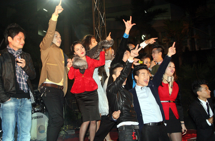 Rất nhiều các nghệ sỹ tham gia vào điệu Gangnam Style như Hoàng Hải, Tấn Minh, Duy Khoa, Minh Quân, Ngọc Anh.... Rất nhiều các nghệ sỹ tham gia vào điệu Gangnam Style như Hoàng Hải, Tấn Minh, Duy Khoa, Minh Quân, Ngọc Anh....