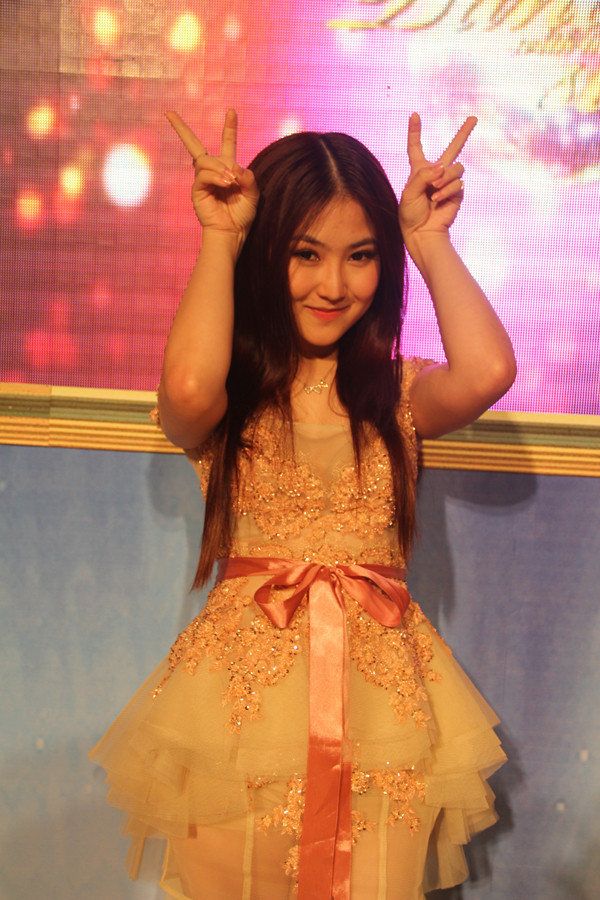 Sau sự kiện Bước nhảy Hoàn vũ tối qua (21/04), Hương Tràm đang rất tích cực nỗ lực chuẩn bị cho tiết mục biểu diễn ca khúc mới nhất của Nhạc sỹ Lưu Thiên Hương trong Lễ trao giải Cống hiến lần 8 - 2013. Sau sự kiện Bước nhảy Hoàn vũ tối qua (21/04), Hương Tràm đang rất tích cực nỗ lực chuẩn bị cho tiết mục biểu diễn ca khúc mới nhất của Nhạc sỹ Lưu Thiên Hương trong Lễ trao giải Cống hiến lần 8 - 2013.