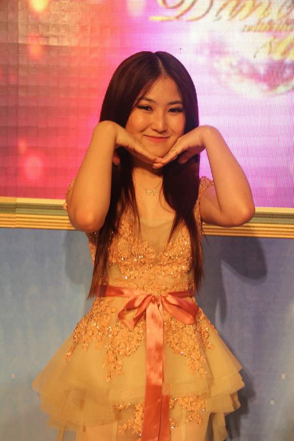 Trong Lễ trao giải Cống hiến lần 8 -2013, Hương Tràm nhận được một đề cử tại hạng mục Nghệ sĩ mới của năm cùng các ca sĩ Phạm Thu Hà, Uyên Linh và Nguyễn Đình Thanh Tâm. Trong Lễ trao giải Cống hiến lần 8 -2013, Hương Tràm nhận được một đề cử tại hạng mục Nghệ sĩ mới của năm cùng các ca sĩ Phạm Thu Hà, Uyên Linh và Nguyễn Đình Thanh Tâm.