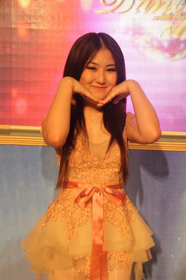 Trong Lễ trao giải Cống hiến lần 8 -2013, Hương Tràm nhận được một đề cử tại hạng mục Nghệ sĩ mới của năm cùng các ca sĩ Phạm Thu Hà, Uyên Linh và Nguyễn Đình Thanh Tâm.