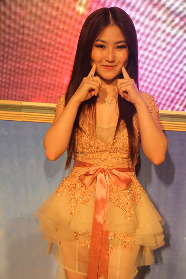 Sau chương trình Bài hát yêu thích, Bước nhảy Hoàn Vũ là chương trình thứ 2 Hương Tràm xuất hiện trước đông đảo công chúng, người hâm mộ trên sóng truyền hình lớn.