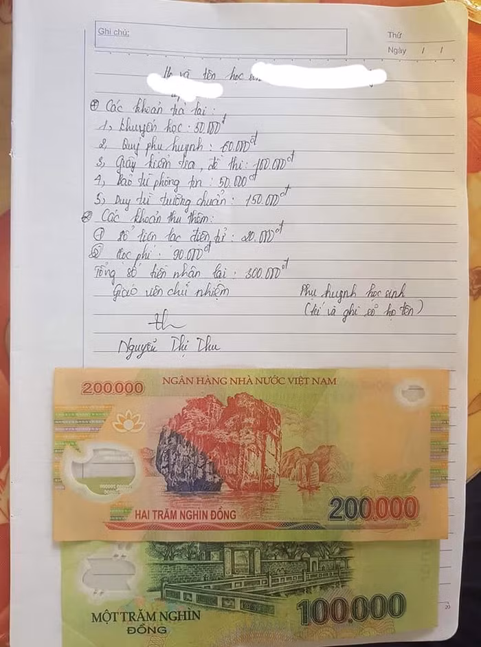 Nhà trường trả lại 300.000 đồng cho phụ huynh học sinh (Ảnh: Phụ huynh cung cấp)