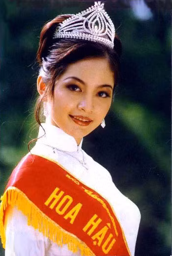 Hoa hậu Bùi Bích Phương đăng quang cuộc thi Hoa hậu lần đầu tiên tại Việt Nam được báo Tiền Phong tổ chức
