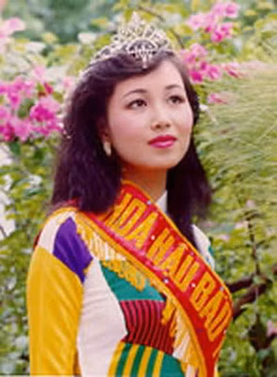 Hoa Hậu Nguyễn Diệu Hoa đăng quang Hoa hậu năm 1990