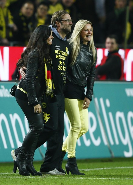 HLV Juergen Klopp cũng vợ