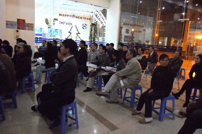 Cuộc họp diễn ra trong không khí sôi nổi những cũng không kém phần căng thẳng. Cuộc họp diễn ra trong không khí sôi nổi những cũng không kém phần căng thẳng.