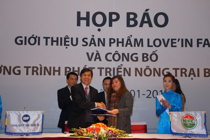 Lễ ký kết giữa Công ty Cổ phần Sữa Quốc tế với đối tác