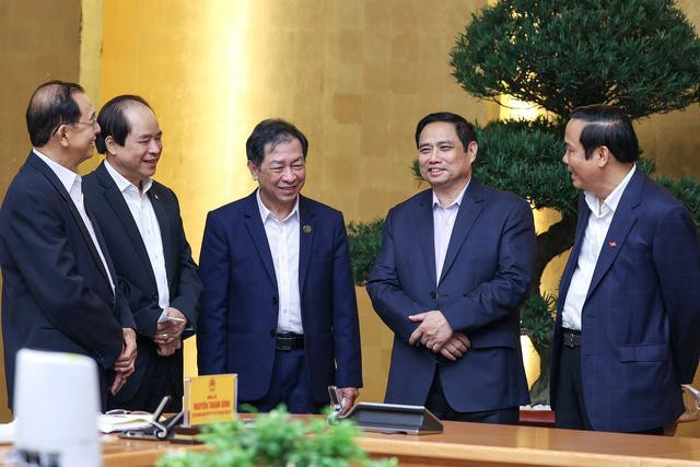 Thủ tướng trao đổi với lãnh đạo Hội Người cao tuổi Việt Nam - Ảnh: VGP/Nhật Bắc Thủ tướng trao đổi với lãnh đạo Hội Người cao tuổi Việt Nam - Ảnh: VGP/Nhật Bắc