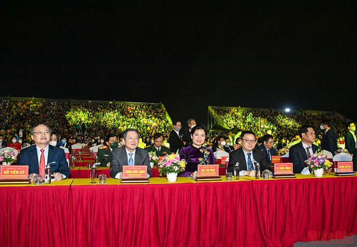 Các đại biểu dự lễ kỷ niệm. (Ảnh: DUY LINH)