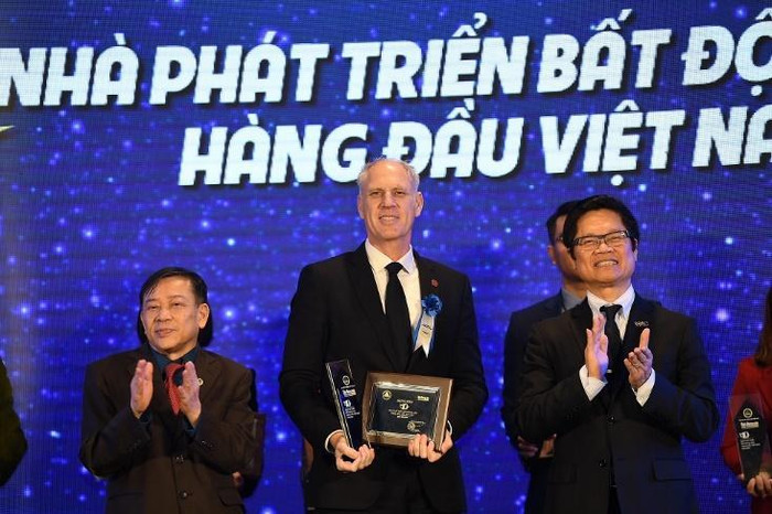 Đại diện Tập đoàn BRG nhận giải “Top 10 Nhà Phát Triển Bất Động Sản Hàng Đầu Việt Nam năm 2021” Đại diện Tập đoàn BRG nhận giải “Top 10 Nhà Phát Triển Bất Động Sản Hàng Đầu Việt Nam năm 2021”