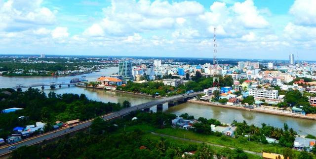 Đến năm 2030, đồng bằng sông Cửu Long đầu tư xây dựng mới và nâng cấp khoảng 830 km đường bộ cao tốc; khoảng 4.000 km đường quốc lộ. Đến năm 2030, đồng bằng sông Cửu Long đầu tư xây dựng mới và nâng cấp khoảng 830 km đường bộ cao tốc; khoảng 4.000 km đường quốc lộ.