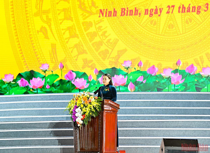 Bí thư Tỉnh ủy Ninh Bình Nguyễn Thị Thu Hà đọc diễn văn tại lễ kỷ niệm. (Ảnh: DUY LINH)