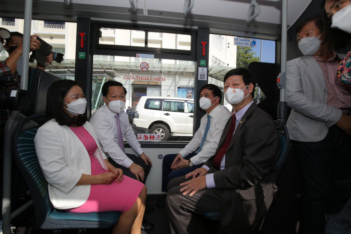 Các đại biểu trải nghiệm xe buýt điện VinBus Các đại biểu trải nghiệm xe buýt điện VinBus