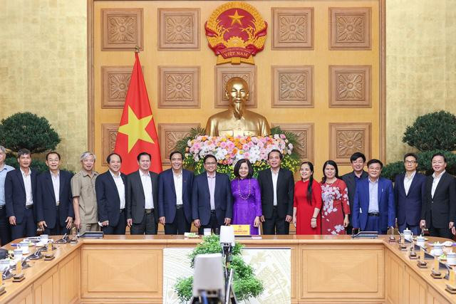 Thủ tướng Phạm Minh Chính và các đồng chí trong Trung ương Hội Người cao tuổi Việt Nam - Ảnh: VGP/Nhật Bắc Thủ tướng Phạm Minh Chính và các đồng chí trong Trung ương Hội Người cao tuổi Việt Nam - Ảnh: VGP/Nhật Bắc
