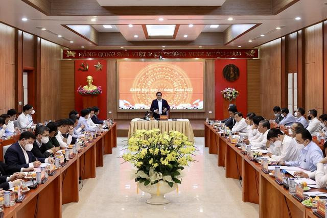 Thủ tướng một lần nữa nhấn mạnh yêu cầu phát huy tinh thần tự lực, tự cường, không trông chờ, ỷ lại, đi lên từ "bàn tay, khối óc, chân trời, cửa biển" của mình. Ảnh: VGP Thủ tướng một lần nữa nhấn mạnh yêu cầu phát huy tinh thần tự lực, tự cường, không trông chờ, ỷ lại, đi lên từ "bàn tay, khối óc, chân trời, cửa biển" của mình. Ảnh: VGP