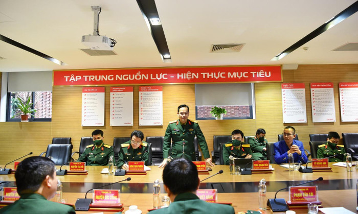 Tiến sĩ Bùi Quang Tuyến trong buổi làm việc về phát triển chuyển đối số trong đào tạo, học tập Tiến sĩ Bùi Quang Tuyến trong buổi làm việc về phát triển chuyển đối số trong đào tạo, học tập