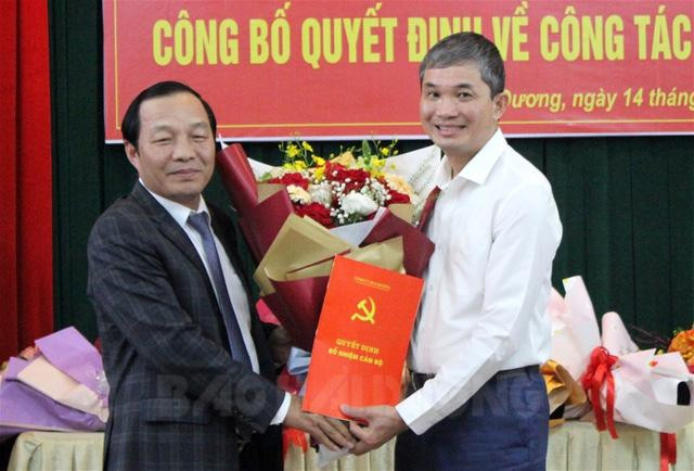 Đồng chí Lê Văn Hiệu, Phó Bí thư Thường trực Tỉnh ủy Hải Dương trao quyết định bổ nhiệm đồng chí Trương Văn Hơn giữ chức vụ Phó Trưởng ban Tổ chức Tỉnh ủy Hải Dương.