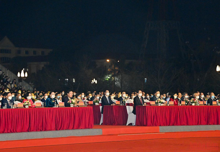 Thường trực Ban Bí thư Võ Văn Thưởng, Phó Chủ tịch Thường trực Quốc hội Trần Thanh Mẫn và các đại biểu dự lễ kỷ niệm. (Ảnh: DUY LINH)