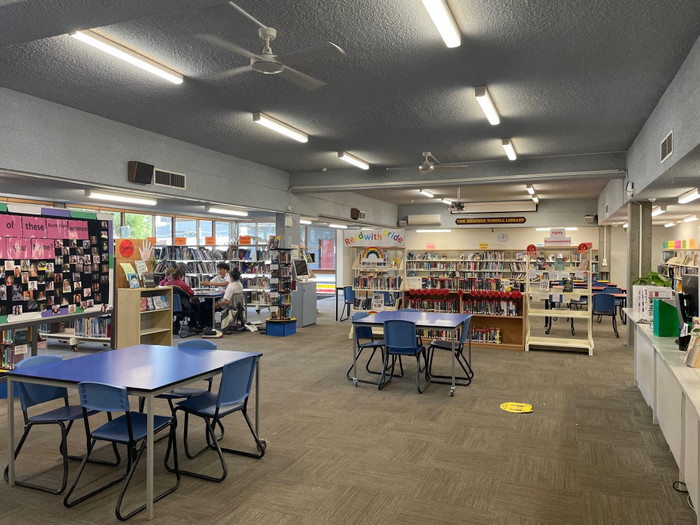 Một góc thư viện trường trung học Williamstown High School. (Ảnh do tác giả cung cấp) Một góc thư viện trường trung học Williamstown High School. (Ảnh do tác giả cung cấp)