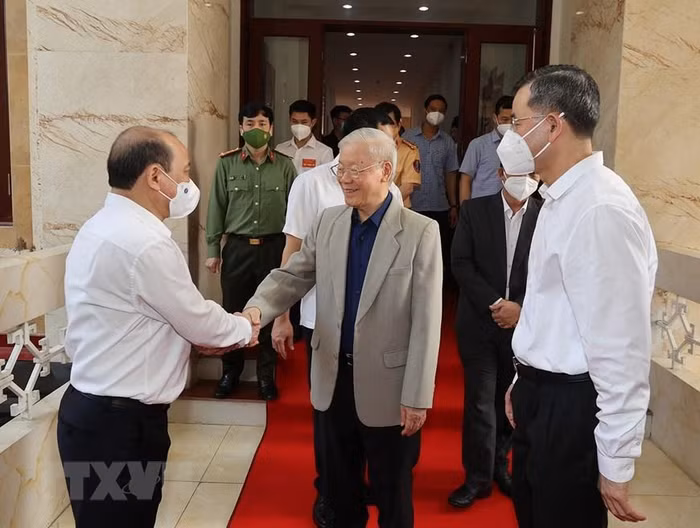 Tổng Bí thư Nguyễn Phú Trọng thăm và làm việc với tỉnh Hòa Bình về thực hiện nhiệm vụ phát triển kinh tế-xã hội, an ninh- quốc phòng, đối ngoại, công tác xây dựng Đảng. (Ảnh: Trí Dũng/TTXVN)