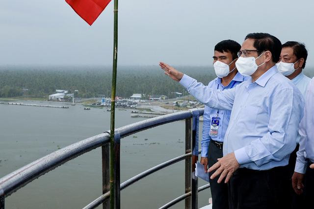 Thủ tướng Phạm Minh Chính: Công trình thủy lợi Cái Lớn - Cái Bé thể hiện sự thay đổi tư duy từ sản xuất nông nghiệp sang tư duy phát triển kinh tế nông nghiệp, từ tư duy chống đỡ sang tư duy chủ động. Ảnh: VGP/Nhật Bắc Thủ tướng Phạm Minh Chính: Công trình thủy lợi Cái Lớn - Cái Bé thể hiện sự thay đổi tư duy từ sản xuất nông nghiệp sang tư duy phát triển kinh tế nông nghiệp, từ tư duy chống đỡ sang tư duy chủ động. Ảnh: VGP/Nhật Bắc