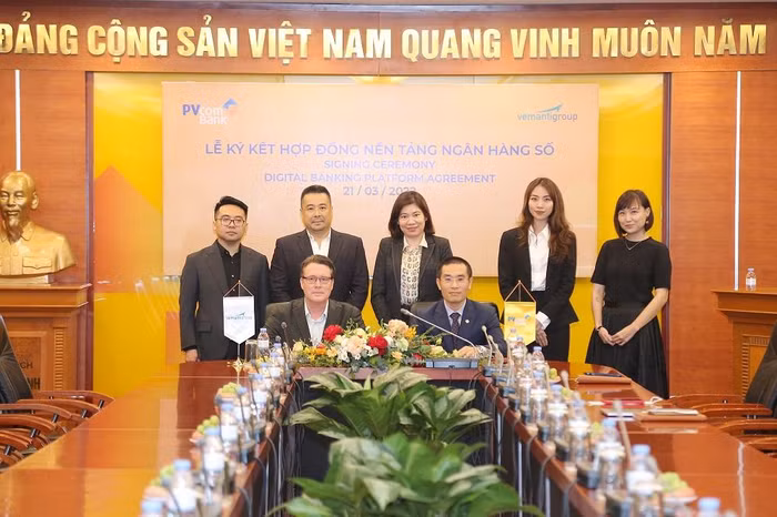 PVcomBank và Vemanti Group ký kết hợp đồng nền tảng ngân hàng kỹ thuật số.