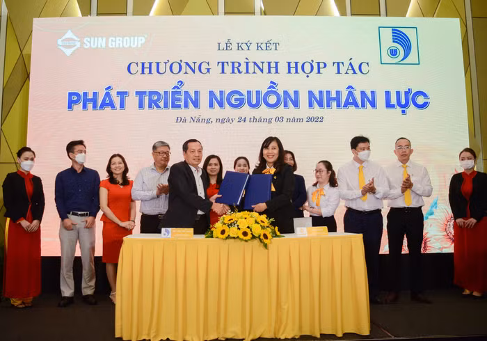 Hai bên hợp tác ký kết.