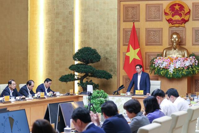 Thủ tướng yêu cầu cần coi trọng hơn nữa công tác tuyên truyền, nâng cao nhận thức của các cấp ủy, chính quyền, người dân về vai trò, vị trí, tầm quan trọng của hoạt động, công tác người cao tuổi và đóng góp của người cao tuổi - Ảnh: VGP/Nhật Bắc Thủ tướng yêu cầu cần coi trọng hơn nữa công tác tuyên truyền, nâng cao nhận thức của các cấp ủy, chính quyền, người dân về vai trò, vị trí, tầm quan trọng của hoạt động, công tác người cao tuổi và đóng góp của người cao tuổi - Ảnh: VGP/Nhật Bắc