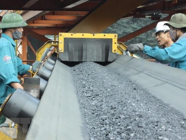 Hoạt động tại một dây chuyền tuyển than. (Ảnh: Thế Duyệt/TTXVN) Hoạt động tại một dây chuyền tuyển than. (Ảnh: Thế Duyệt/TTXVN)