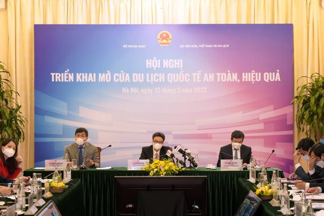 Phó Thủ tướng ghi nhận những ý kiến tâm huyết tại hội nghị nhằm đẩy mạnh quảng bá, thu hút khách du lịch quốc tế đến Việt Nam - Ảnh: VGP Phó Thủ tướng ghi nhận những ý kiến tâm huyết tại hội nghị nhằm đẩy mạnh quảng bá, thu hút khách du lịch quốc tế đến Việt Nam - Ảnh: VGP