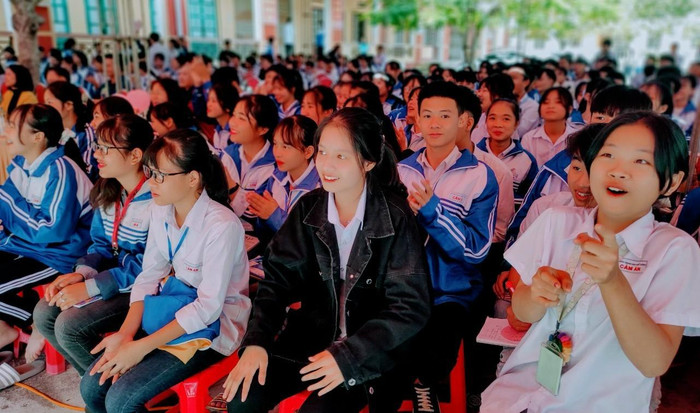 Nụ cười hạnh phúc của học sinh Trường Trung học phổ thông Cảm Ân. (Ảnh: Hoàng Lê) Nụ cười hạnh phúc của học sinh Trường Trung học phổ thông Cảm Ân. (Ảnh: Hoàng Lê)