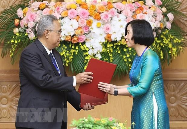 Tổng Giám đốc Thông tấn xã Việt Nam Vũ Việt Trang và Tổng biên tập Hãng thông tấn quốc gia Malaysia (BERNAMA) Khairdzir Md Yunus trao đổi Thỏa thuận hợp tác nghiệp vụ giữa Thông tấn xã Việt Nam và Hãng thông tấn quốc gia Malaysia. (Ảnh: Dương Giang/TTXVN) Tổng Giám đốc Thông tấn xã Việt Nam Vũ Việt Trang và Tổng biên tập Hãng thông tấn quốc gia Malaysia (BERNAMA) Khairdzir Md Yunus trao đổi Thỏa thuận hợp tác nghiệp vụ giữa Thông tấn xã Việt Nam và Hãng thông tấn quốc gia Malaysia. (Ảnh: Dương Giang/TTXVN)