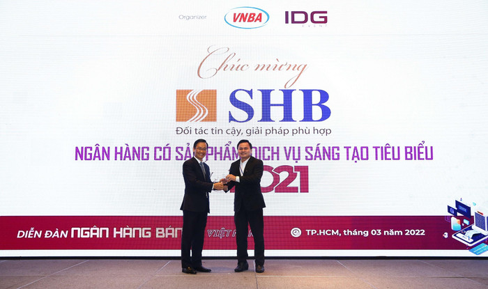 Tại hạng mục “Ngân hàng có sản phẩm/dịch vụ sáng tạo tiêu biểu”, SHB đã xuất sắc được vinh danh với sản phẩm “Cho vay bổ sung vốn kinh doanh trả góp dành cho khách hàng doanh nghiệp”. Tại hạng mục “Ngân hàng có sản phẩm/dịch vụ sáng tạo tiêu biểu”, SHB đã xuất sắc được vinh danh với sản phẩm “Cho vay bổ sung vốn kinh doanh trả góp dành cho khách hàng doanh nghiệp”.
