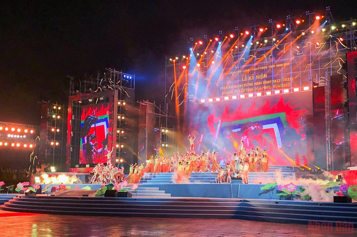 Một tiết mục tại chương trình nghệ thuật “Một vùng non nước Ninh Bình”. (Ảnh: DUY LINH)