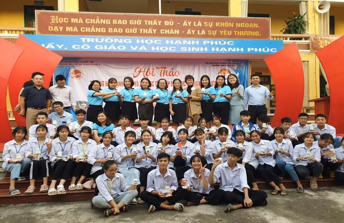 Hội thảo về trường học hạnh phúc tại Trường Trung học phổ thông Cảm Ân. (Ảnh: Hoàng Lê) Hội thảo về trường học hạnh phúc tại Trường Trung học phổ thông Cảm Ân. (Ảnh: Hoàng Lê)