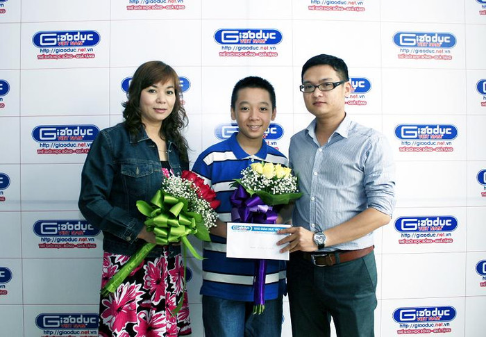 Vũ Song Vũ và mẹ tại tòa soạn Báo Giáo dục Việt Nam. Vũ Song Vũ và mẹ tại tòa soạn Báo Giáo dục Việt Nam.