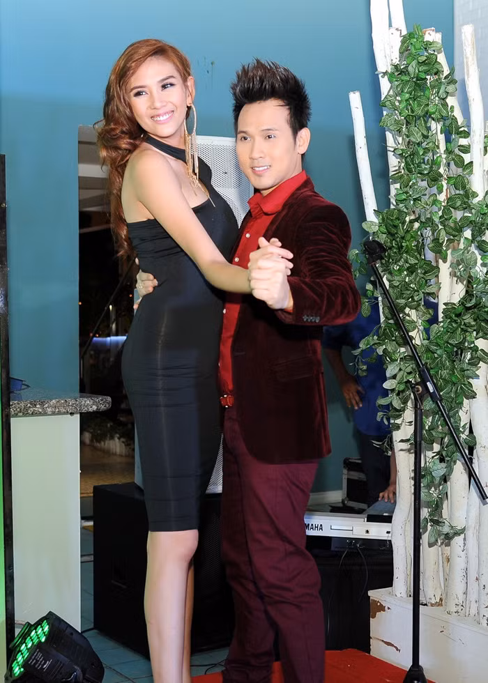 Hoàng Yến có vẻ cũng rất hào hứng với khiêu vũ!