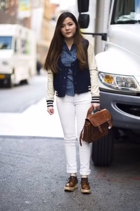 Áo khoác bóng chày được giới trẻ hiện nay rất ưa chuộng bởi phong cách năng động và hiện đại mà nó đem lại cho người sử dụng