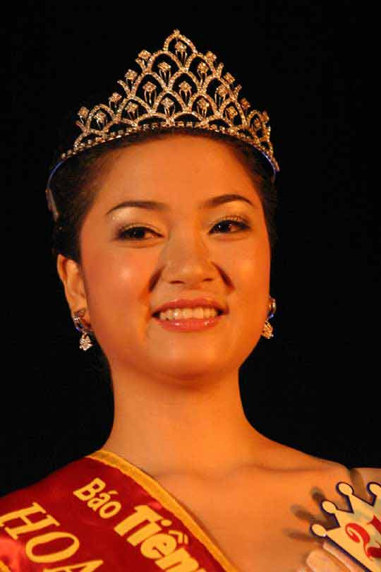 Hình ảnh Nguyễn Thị Huyền bầu bĩnh trong cuộc thi nhan sắc danh giá cách đây đã 9 năm.