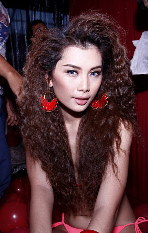 Lan Hương hầm hố với kiểu tóc “sư tử mẹ”. Lan Hương hầm hố với kiểu tóc “sư tử mẹ”.