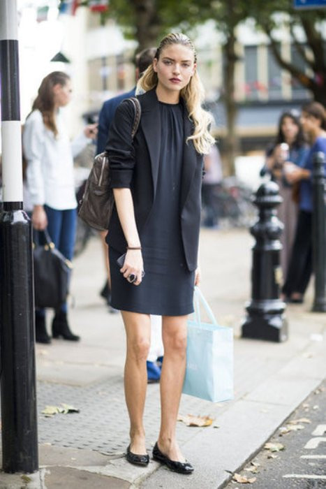 Váy liền và blazer luôn là một sự kết hợp hoàn hảo cho phong cách thanh lịch và sang trọng Váy liền và blazer luôn là một sự kết hợp hoàn hảo cho phong cách thanh lịch và sang trọng