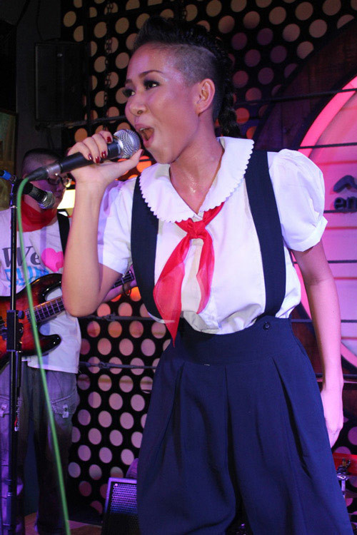 Mái tóc của Thảo Trang lẽ ra sẽ rất cá tính nếu cô không kết hợp với bộ trang phục quá trẻ con. Mái tóc của Thảo Trang lẽ ra sẽ rất cá tính nếu cô không kết hợp với bộ trang phục quá trẻ con.