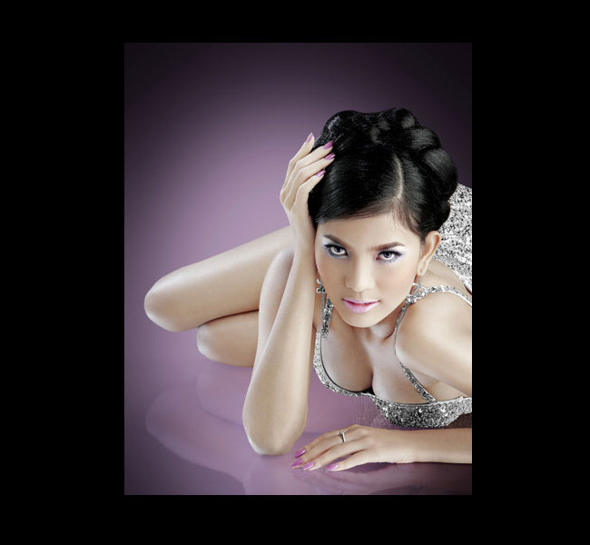 Người mẫu Trương Thị May mang vẻ đẹp nguyên sơ, duyên dáng như thiếu nữ của rừng núi Người mẫu Trương Thị May mang vẻ đẹp nguyên sơ, duyên dáng như thiếu nữ của rừng núi