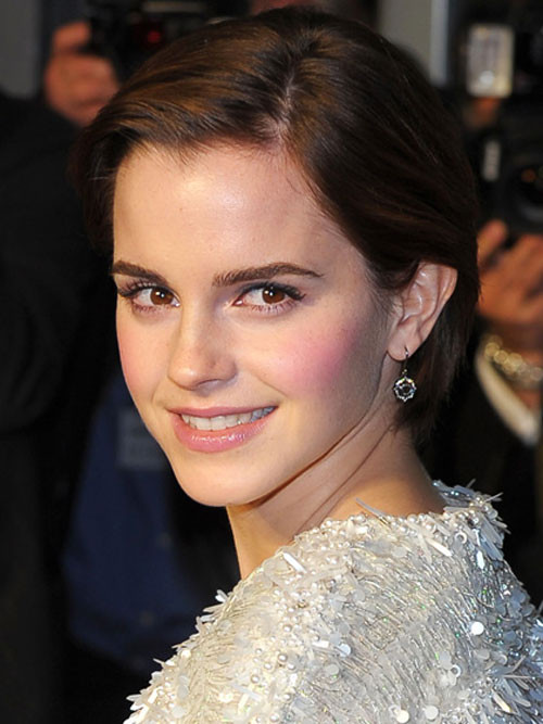 Emma Watson tóc tém cá tính.