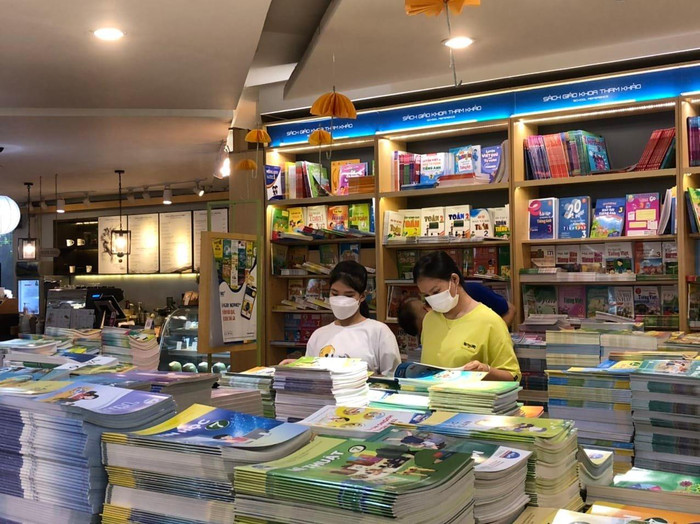 Một số ít học sinh của Thành phố Hồ Chí Minh vẫn chưa có sách giáo khoa để học (ảnh minh họa: P.L) Một số ít học sinh của Thành phố Hồ Chí Minh vẫn chưa có sách giáo khoa để học (ảnh minh họa: P.L)