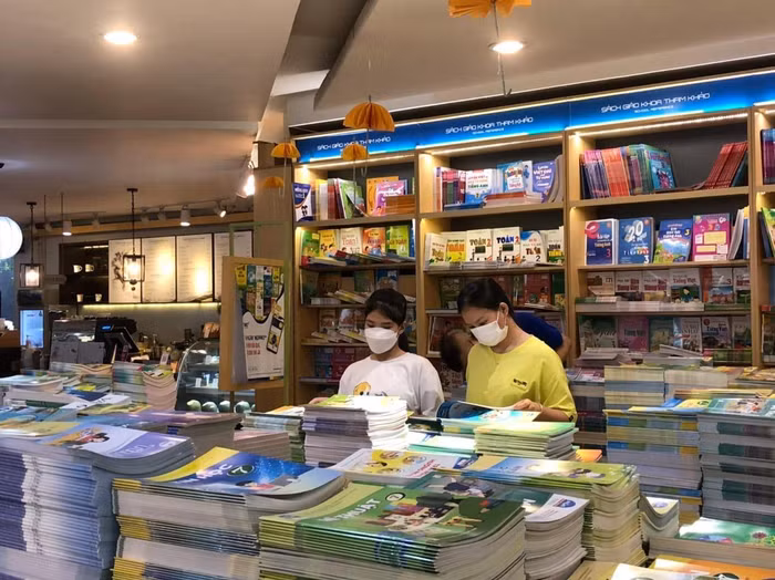 Một số ít học sinh của Thành phố Hồ Chí Minh vẫn chưa có sách giáo khoa để học (ảnh minh họa: P.L)