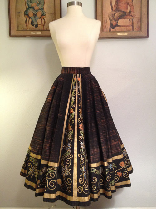 Váy phong cách Mexico tinh tế và lộng lẫy được yêu thích