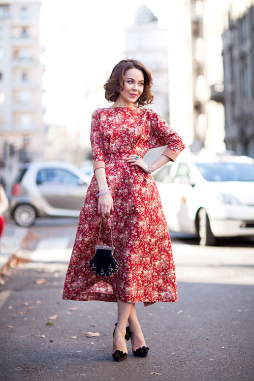 Nhiếp ảnh gia người Nga Ulyana Sergeenk là một cô nàng rất chuộng kiểu váy này