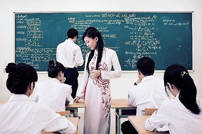 Bồi dưỡng giáo viên gắn trình độ chuyên môn với bằng cấp là phương pháp hài hòa (Ảnh:vietnammoi.vn) Bồi dưỡng giáo viên gắn trình độ chuyên môn với bằng cấp là phương pháp hài hòa (Ảnh:vietnammoi.vn)